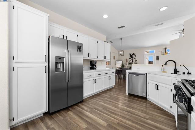 762 Rubier Way, Rio Vista CA: https://media.crmls.org/mediaz/e71527d9-0f46-4a0b-8b5f-708a0cda8494.jpg