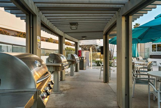 1710 Avenida del Mundo, Coronado CA: https://media.crmls.org/mediaz/e7155bad-9d73-4bd9-9a70-901f4199e689.jpg