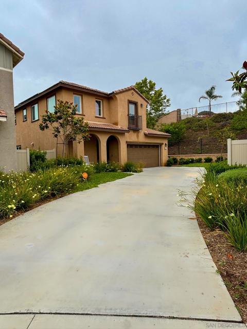 35373 White Camarillo Ln, Fallbrook CA: https://media.crmls.org/mediaz/e715a90b-e65d-474f-ba51-5a480e49416d.jpg