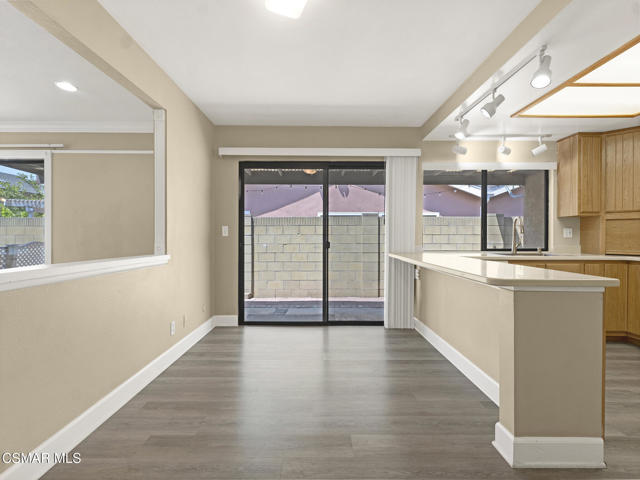 2264 Cochran Street, Simi Valley CA: https://media.crmls.org/mediaz/e715b49c-a695-49be-bb60-98085bbc176f.jpg