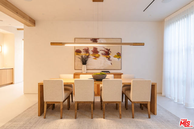 4046 Shadyglade Avenue, Studio City CA: https://media.crmls.org/mediaz/e7161536-10ae-4bca-a1da-258fb20c1703.jpg