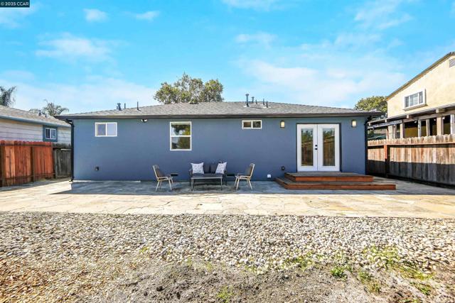 10060 Bernhardt Dr, Oakland CA: https://media.crmls.org/mediaz/e71659a0-574c-4885-8a4f-1b600e3c072a.jpg