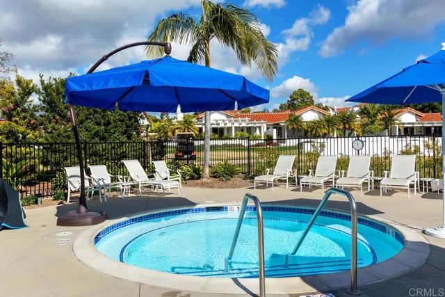 4905 Alicante Way, Oceanside CA: https://media.crmls.org/mediaz/e7166d9e-3ef3-49d9-8dea-a5f1f141d66f.jpg