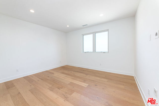 11770 N Hillsborough Lane, Porter Ranch CA: https://media.crmls.org/mediaz/e7167920-69e4-4fe8-ab50-164f7662a506.jpg