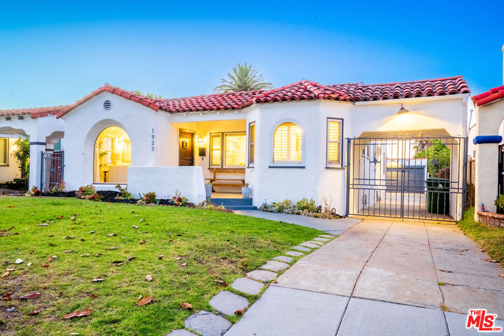 1923 W 84th Place, Los Angeles, CA 90047