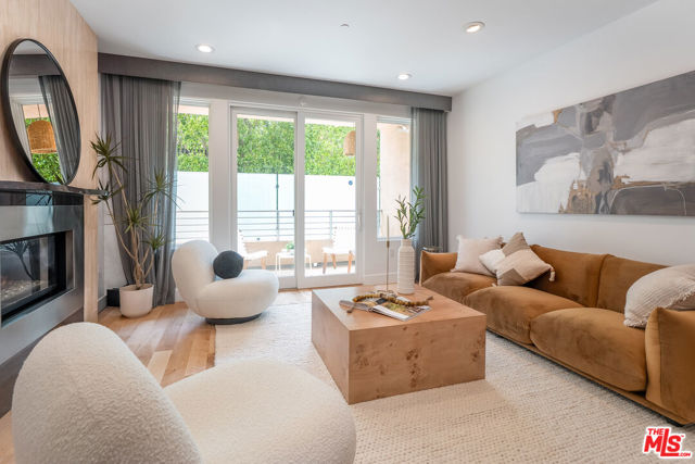 1318 S Roxbury Drive, Los Angeles CA: https://media.crmls.org/mediaz/e716d3d8-4809-448c-b408-a4cb323c21b2.jpg