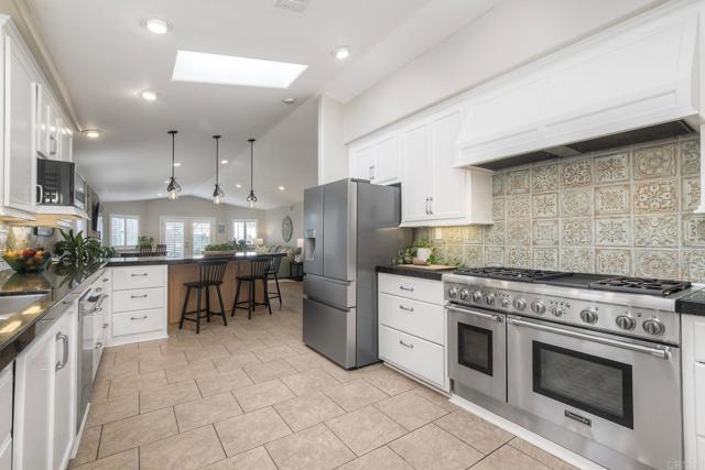 Detail Gallery Image 3 of 55 For 5413 Fairgreen Way, Bonsall,  CA 92003 - 3 Beds | 3 Baths