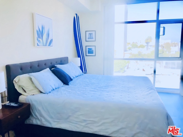 https://media.crmls.org/mediaz/e717b73a-0e8e-4c17-aa5a-60a810702ba0.jpg?preset=X-Large