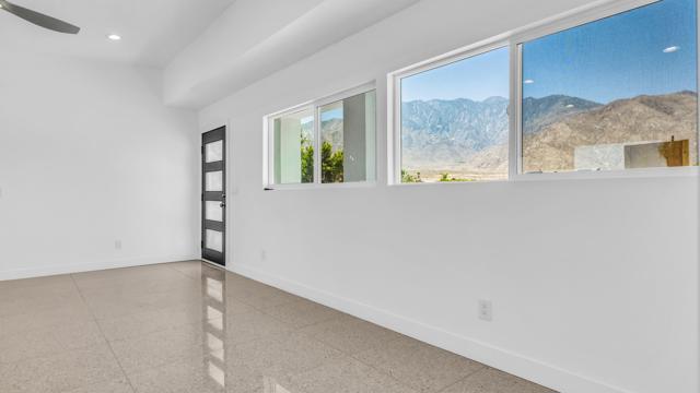 567 W Sunview Avenue, Palm Springs CA: https://media.crmls.org/mediaz/e717ef17-5ee3-4bb1-b56f-752954419e78.jpg