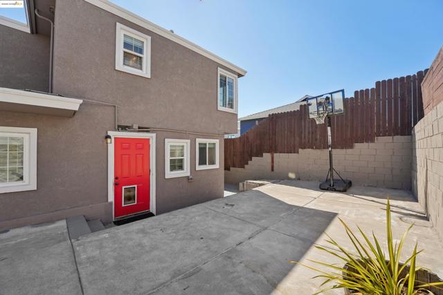 17324 Ehle St, Castro Valley CA: https://media.crmls.org/mediaz/e717ffbd-5ac9-41fa-a931-83dbca068af1.jpg