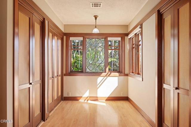402 Lynn Drive, Ventura CA: https://media.crmls.org/mediaz/e7181101-4031-45eb-b5e2-103133bcd6e2.jpg