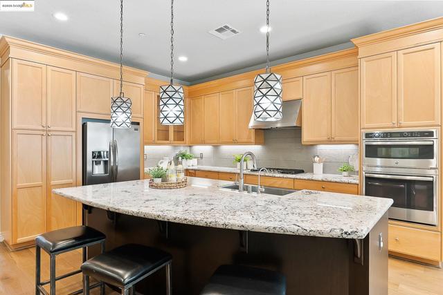 1627 Healing Rock Ct, Brentwood CA: https://media.crmls.org/mediaz/e71823a7-ceaa-4be6-be65-d784b4e8e515.jpg
