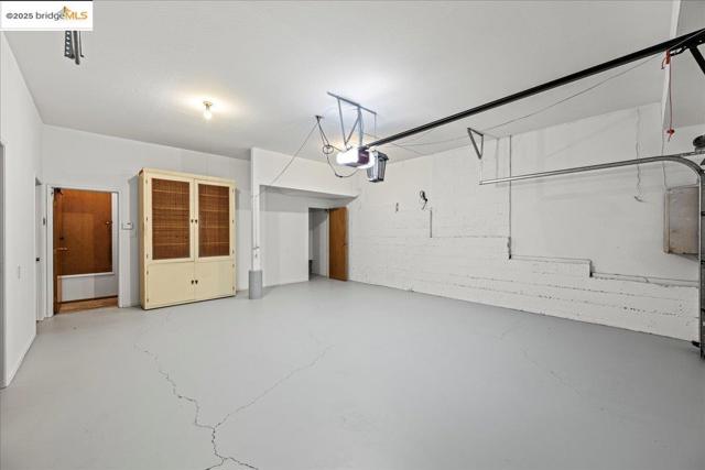 3312 Wisconsin St, Oakland CA: https://media.crmls.org/mediaz/e7185b35-d517-4a13-9e83-3c99c65a5138.jpg