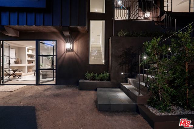 4790 Galendo Street, Woodland Hills CA: https://media.crmls.org/mediaz/e7198aec-48f5-4a87-adb9-f7dc31642373.jpg