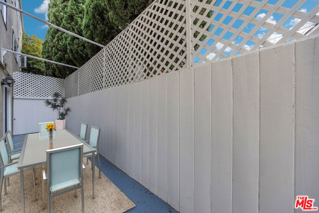 1331 Roxbury Drive, Los Angeles CA: https://media.crmls.org/mediaz/e719b030-1768-4fcf-bcb5-5eaeedd4ecd3.jpg