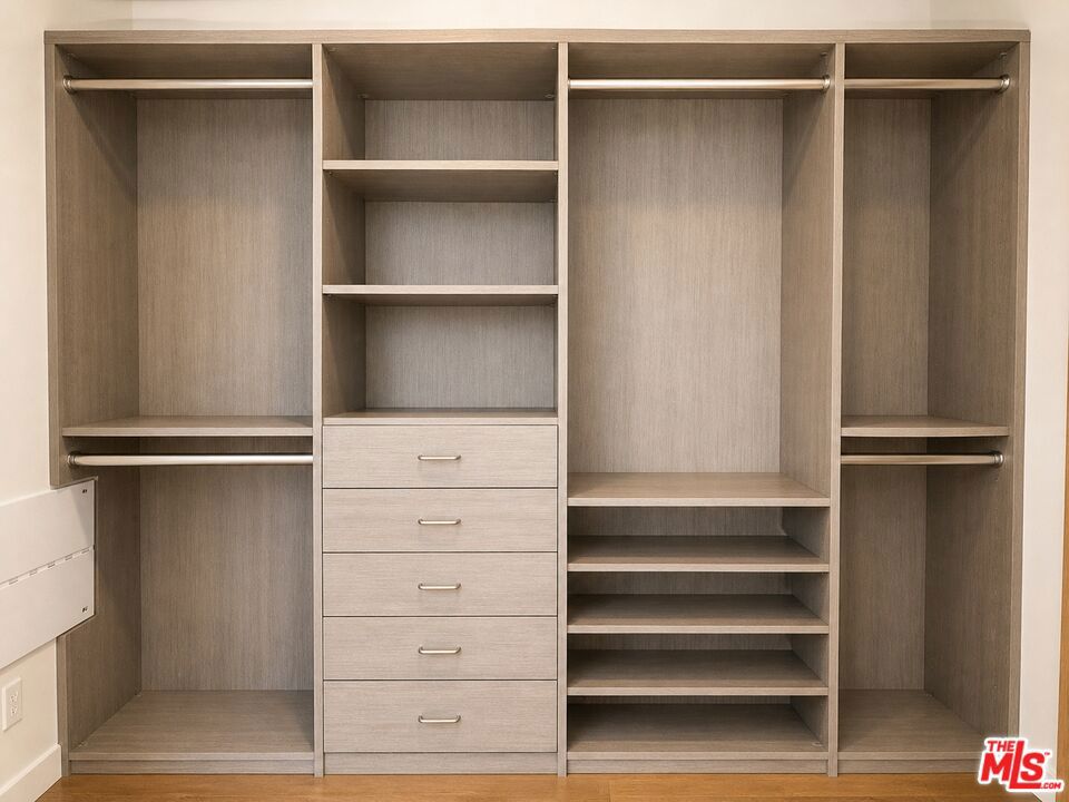 https://media.crmls.org/mediaz/e719fa26-423e-445f-9681-7c61c8ba1707.jpg?preset=X-Large
