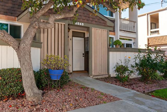 3845 Groton St, San Diego CA: https://media.crmls.org/mediaz/e71a3d41-3bac-4bca-bbef-b1a41b216346.jpg