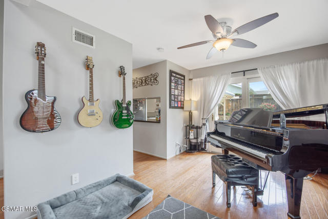 974 Hillview Cir Simi Valley-large-007-0