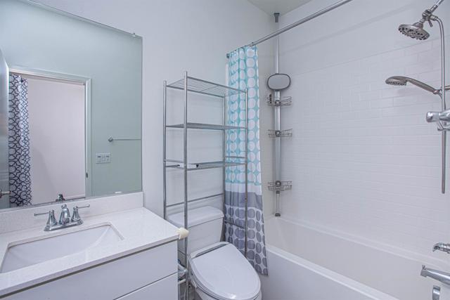 5211 Beachfront Cove, San Diego CA: https://media.crmls.org/mediaz/e71a6f0c-1377-4d54-aa15-509e626d09db.jpg