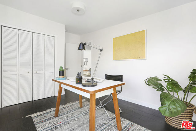 421 Beech Street, Los Angeles CA: https://media.crmls.org/mediaz/e71aa6e5-dc90-48dc-ba11-f1686c64d0d4.jpg