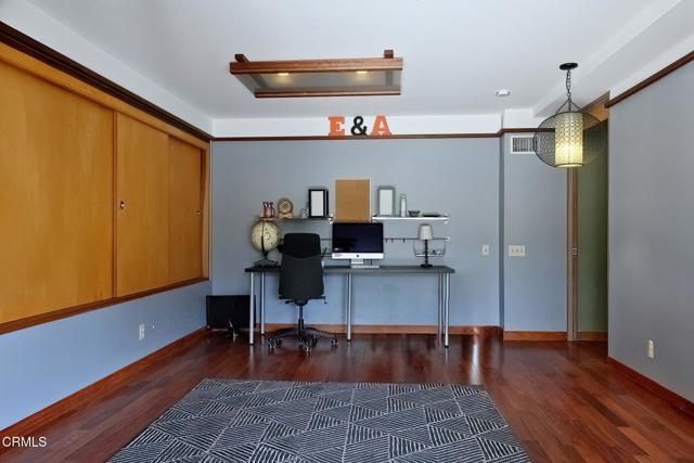 4639 El Camino Corto, La Canada Flintridge CA: https://media.crmls.org/mediaz/e71b26b0-2af4-4ba3-ad19-65eb73b9e8a0.jpg