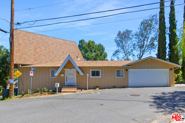 4236 Ensenada Drive, Woodland Hills CA: https://media.crmls.org/mediaz/e71b8dec-716a-4e07-9b89-bf26b2dcb3be.jpg