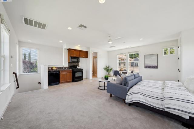 2307 Vineyard Heights Ln, Pleasanton CA: https://media.crmls.org/mediaz/e71b9017-ac7c-402c-9eb2-45ffe7ece8f8.jpg