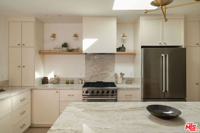 3923 Revere Avenue, Los Angeles CA: https://media.crmls.org/mediaz/e71bb0a7-22cf-44e5-84e7-2cbbae51ca4e.jpg