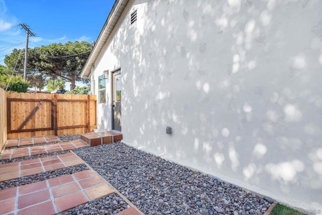 10183 Madrid Way, Spring Valley CA: https://media.crmls.org/mediaz/e71bba95-a4fe-4c92-948e-5fa3013f74f7.jpg