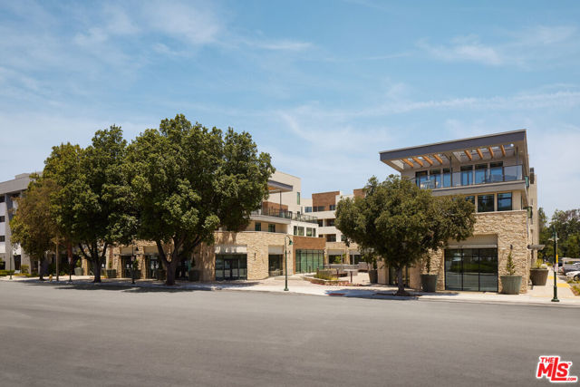 299 E Thousand Oaks Boulevard, Thousand Oaks CA: https://media.crmls.org/mediaz/e71bbc65-3518-47fd-8a7a-460461a69e2c.jpg