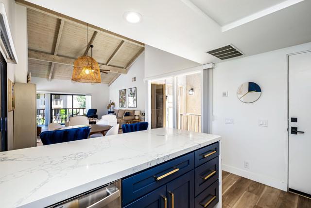 46638 Arapahoe Lane, Indian Wells CA: https://media.crmls.org/mediaz/e71c684d-f0c4-49e9-ae4c-c6ab0645aaf2.jpg