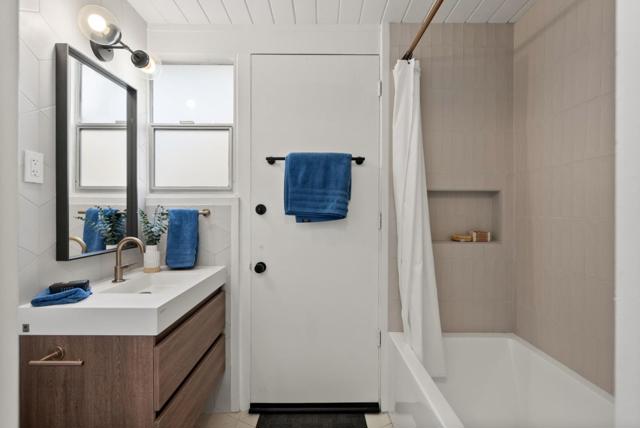 986 Loma Verde Avenue, Palo Alto CA: https://media.crmls.org/mediaz/e71c6eda-3826-458c-8375-5adb39b05dbb.jpg