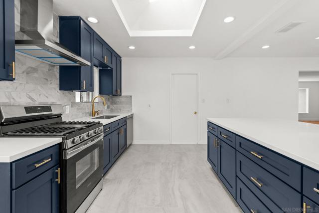 614 Fifth Ave, Chula Vista CA: https://media.crmls.org/mediaz/e71c73e3-05f1-4738-8f65-09debd8992ca.jpg