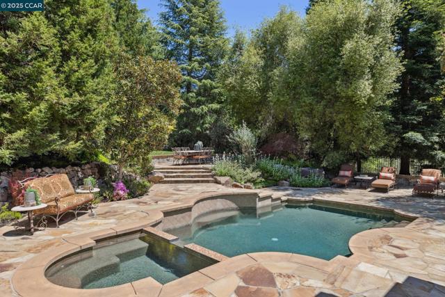 3711 Northgate Woods Court, Walnut Creek CA: https://media.crmls.org/mediaz/e71c78c3-1e5a-483e-9e58-0848059399cd.jpg