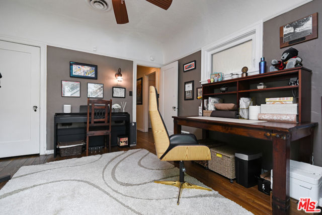 10344 Woodbridge Street, Toluca Lake CA: https://media.crmls.org/mediaz/e71c9b6a-5748-4526-b0c2-b4055aeffd7a.jpg