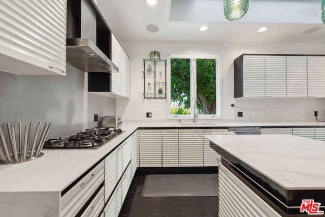 2029 Mount Olympus Drive, Los Angeles CA: https://media.crmls.org/mediaz/e71caf14-f312-4389-80c1-1377b380891c.jpg