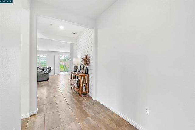 158 Wooley Creek Way, Brentwood CA: https://media.crmls.org/mediaz/e71cde06-9edd-421a-865b-8dc8c51eab87.jpg