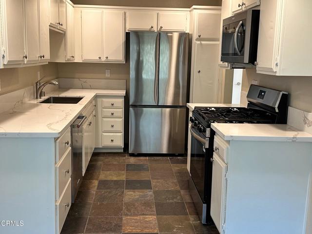 Detail Gallery Image 5 of 13 For 1124 Norwood Ct, Ventura,  CA 93004 - 2 Beds | 2 Baths