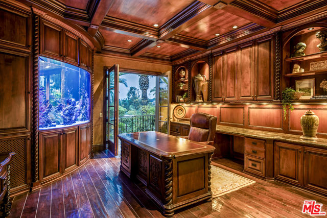 427 La Marina Drive, Camarillo CA: https://media.crmls.org/mediaz/e71d5e31-da85-4b72-82c0-ee5f4448e0da.jpg