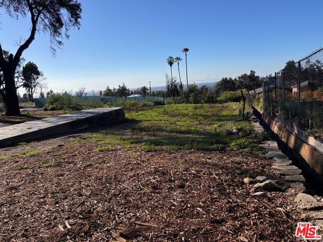 408 Wistaria Place, Altadena CA: https://media.crmls.org/mediaz/e71dee28-d23c-413e-a542-35cb834be266.jpg