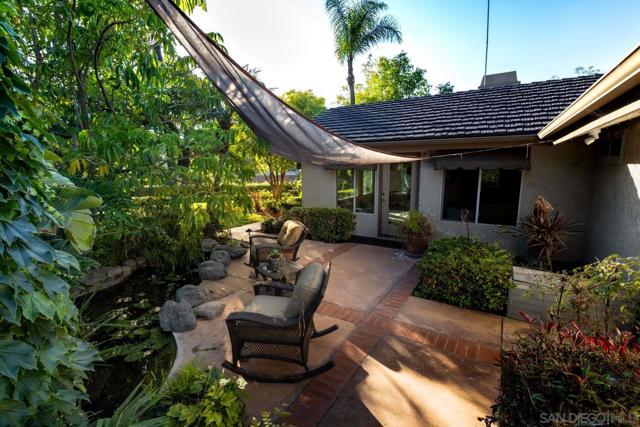 5553 Scenic View Dr, Yorba Linda CA: https://media.crmls.org/mediaz/e71e6fa0-48e8-4f9b-9061-93c279afd0ed.jpg