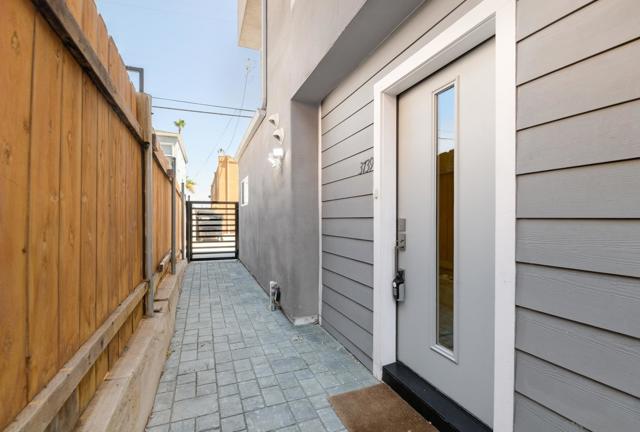 3739 31St St, San Diego CA: https://media.crmls.org/mediaz/e71e7a55-8592-42c9-89d4-2a24c40215bc.jpg