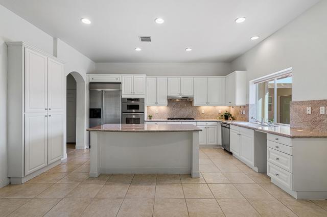 77 Clavel Court, Palm Desert CA: https://media.crmls.org/mediaz/e71e88fc-a075-4cc1-89e3-10555cf0b607.jpg