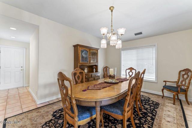 10885 Citrus Drive, Moorpark CA: https://media.crmls.org/mediaz/e71effa2-f415-40d8-8b42-cf0bf822a6b0.jpg
