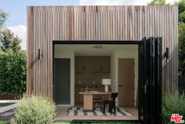 6671 Colgate Avenue, Los Angeles CA: https://media.crmls.org/mediaz/e71f4706-ee33-485d-bd5d-7426a1555540.jpg