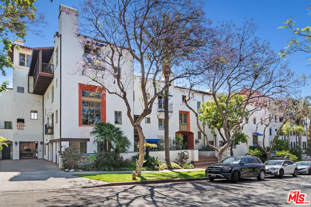 1414 N Harper Avenue, West Hollywood CA: https://media.crmls.org/mediaz/e71f639e-53d6-4922-851c-c1b4cdbcbaf0.jpg