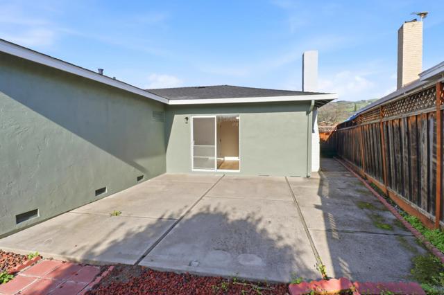 2657 Bon Bon Drive, San Jose CA: https://media.crmls.org/mediaz/e71f73ad-5616-4d05-9579-80a120bb424b.jpg
