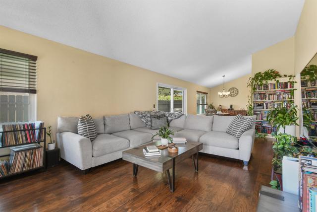 Detail Gallery Image 4 of 14 For 2610 Hillridge Ln, Spring Valley,  CA 91977 - 3 Beds | 2 Baths