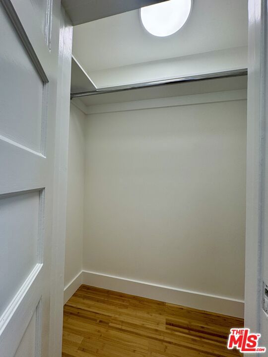 5520 Franklin Avenue, Los Angeles CA: https://media.crmls.org/mediaz/e71fc3df-0bf6-4b36-bbce-76082ee2fa4b.jpg
