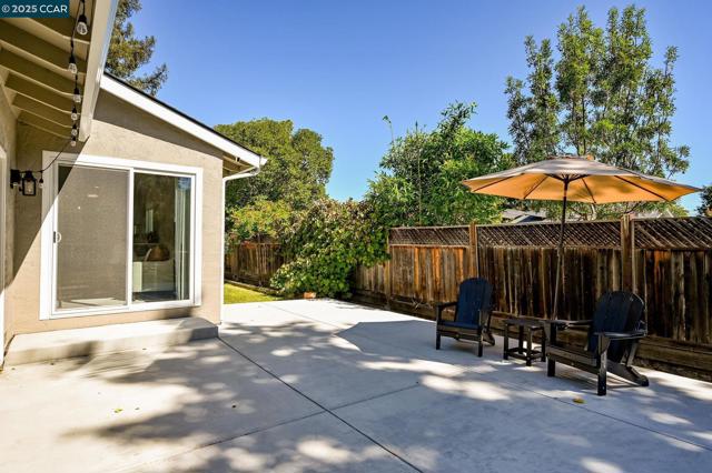 1933 Oak Park Blvd, Pleasant Hill CA: https://media.crmls.org/mediaz/e71ff07a-3b1e-4a44-924b-f878410e3498.jpg